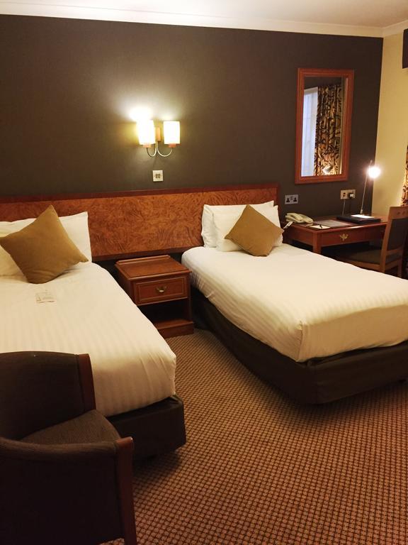 The Royal Chace Hotel Енфілд Екстер'єр фото