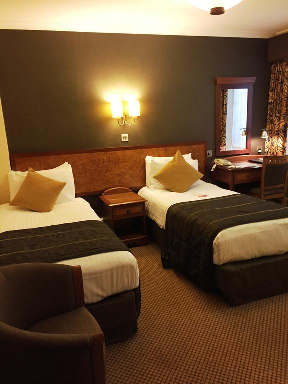 The Royal Chace Hotel Енфілд Екстер'єр фото